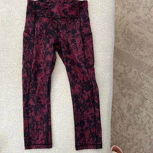 Lululemon Capri Cropped Wunder Under Leggings with Pockets